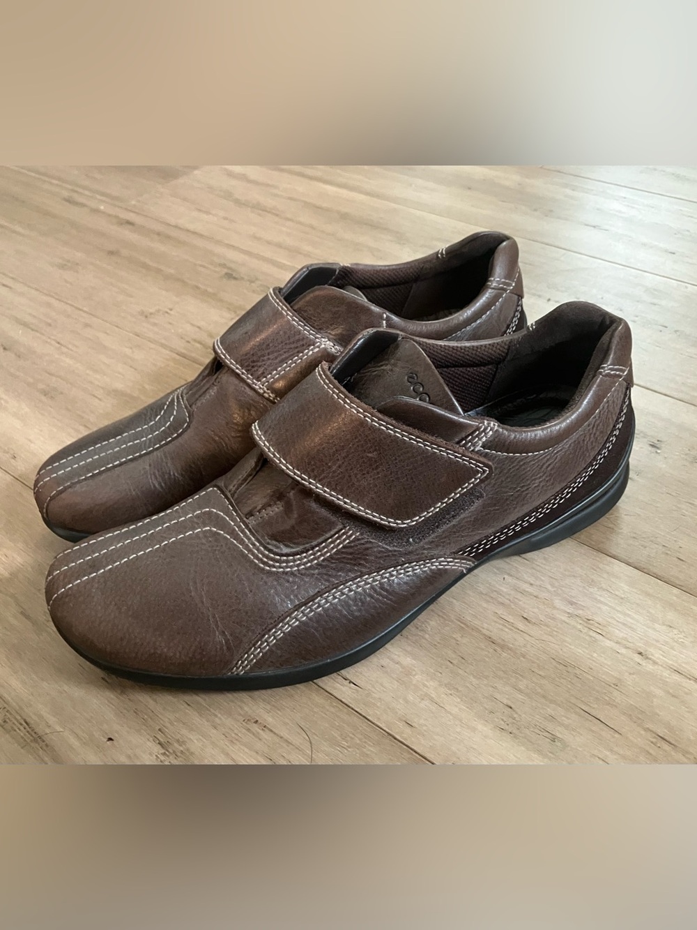 Ecco women’s leather brown women’s loafers. Suede detail. Size 40/9.5